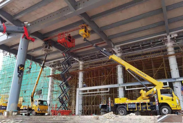 长期提供16米至40米深圳东莞车载式自走式高空作业车出租