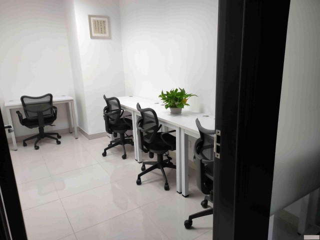 金融街大厦25平方精装修办公室，家具齐全