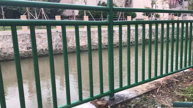 佛山陈村镇定制款不锈钢仿竹护栏河涌护栏