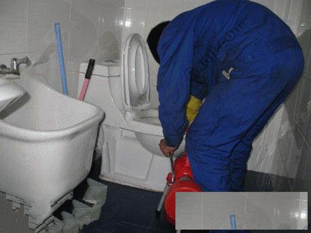 常熟专业疏通马桶下水道52877419
