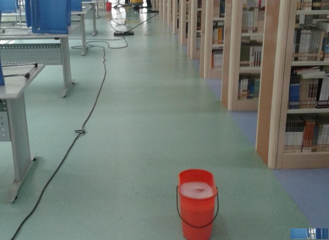 白云同德围厂房地面清洗，服装厂pvc地板清洁打蜡