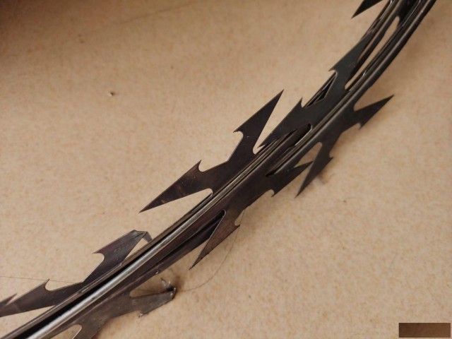 不同刀型的刀刺网需要更换不同的模具