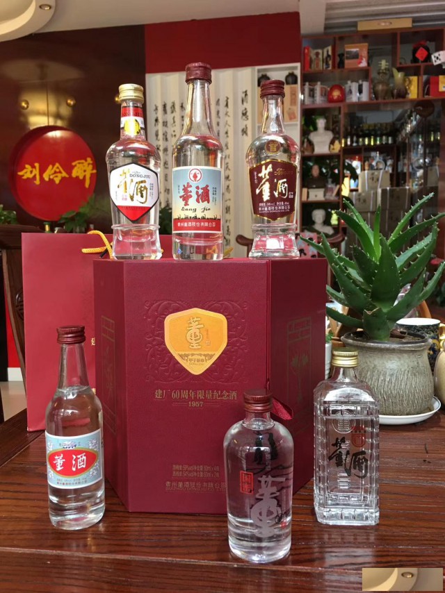 邢台哪里更专业收购各种红皮茅台回收50年代茅台