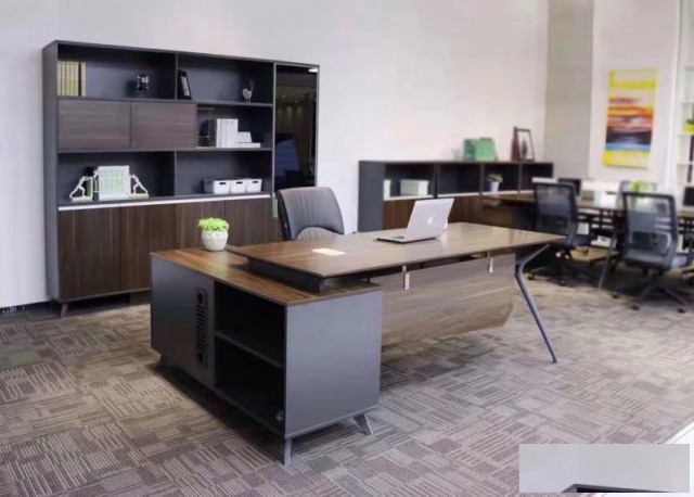 合肥老板桌椅回收会议桌椅回收办公工位回收废旧物资回收