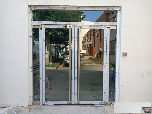 西安安装维修推拉玻璃门，更换地弹簧