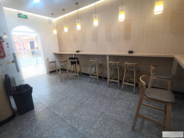 特佳铺编号22118吾悦商场四楼25平门店出租，没有转让费