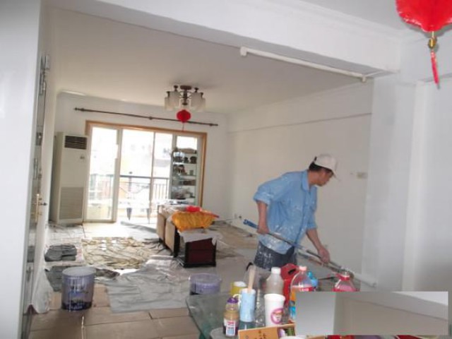 深圳宏亮装修团队专业新房装修二手房翻新批灰刷墙贴砖水电改造