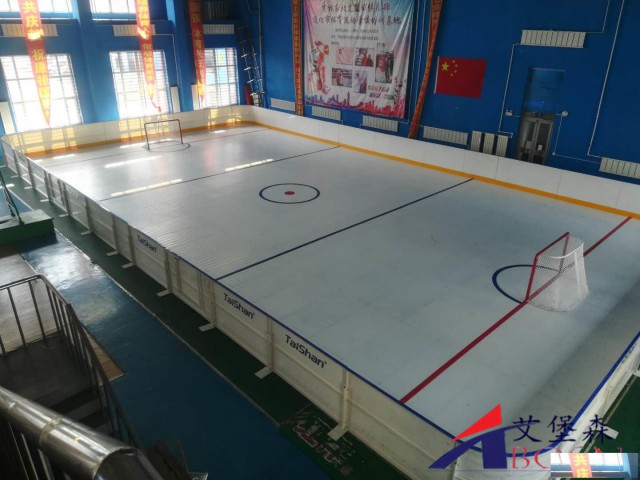 冰球场围栏的常规尺寸