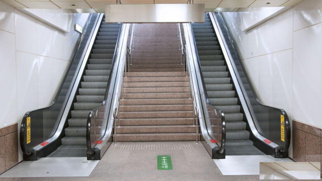 废旧货梯回收废旧自动扶梯回收