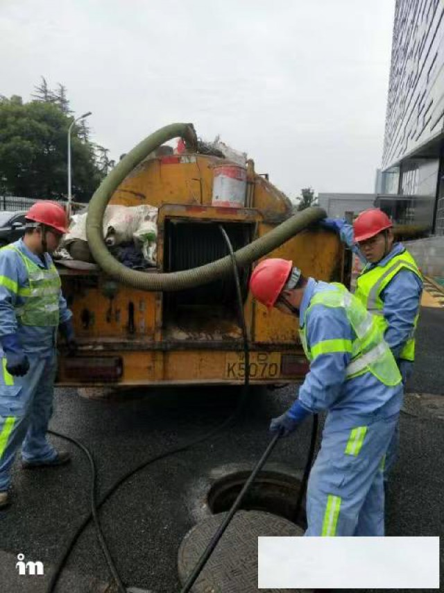 上海专通下水道厨房油污管道疏通松江区专业师傅就近上门疏通