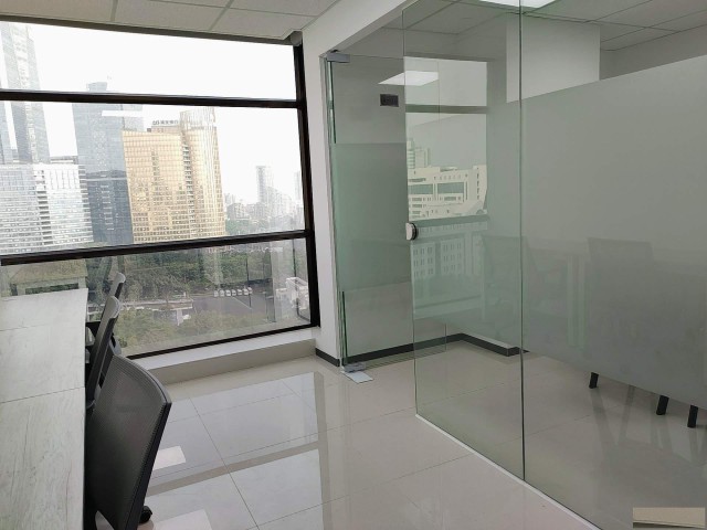 小户型办公室，配办公桌椅，房租水电宽带费全包