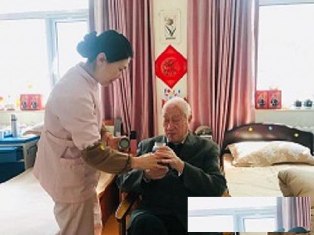 急急急朝阳医院需男女护工照顾男老人