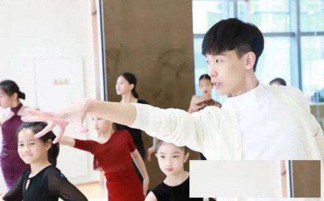 为什么上课越严厉的老师，反而越受家长信任？