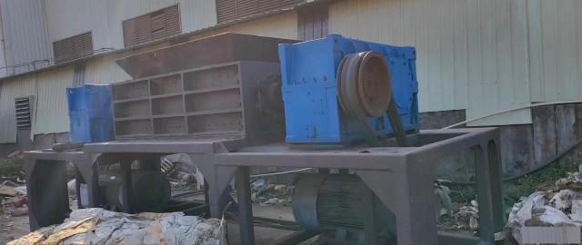 河北邯郸1800型二手工业废品撕碎机转让110千瓦电机16万