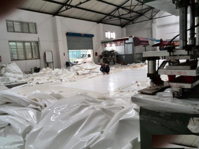 大型加厚PVC膜布供应各种规格膜结构停车安装