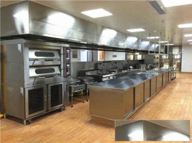 上海浦东区高价回收酒店设备厨具空调宾馆废旧工厂设备拆除