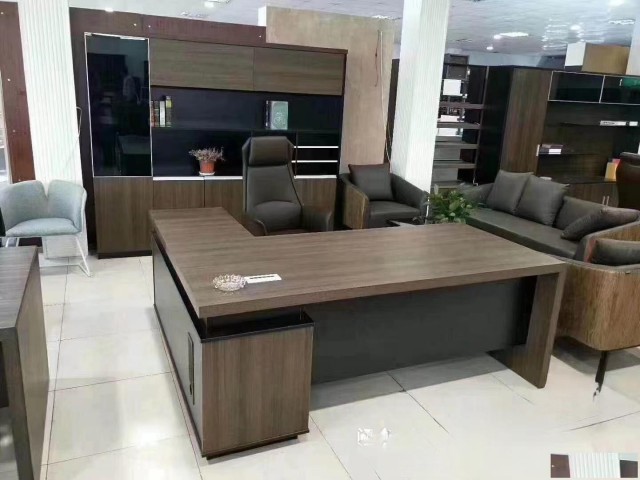 合肥庐阳区老板桌椅回收屏风隔断回收文件柜沙发回收