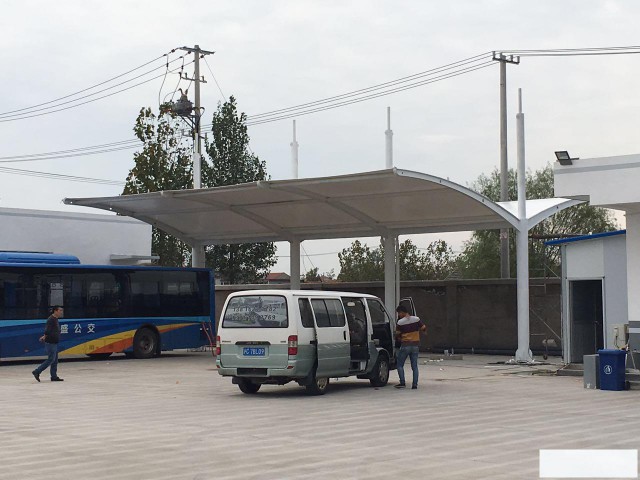 平湖市汽车膜结构停车棚小轿车停车场遮阳挡雨防腐棚