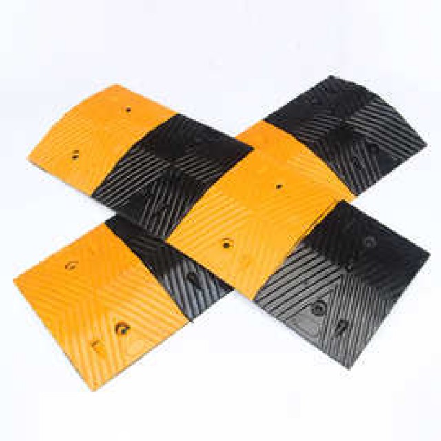 北京顺义区安装标志牌水泥减速带凹造型安装