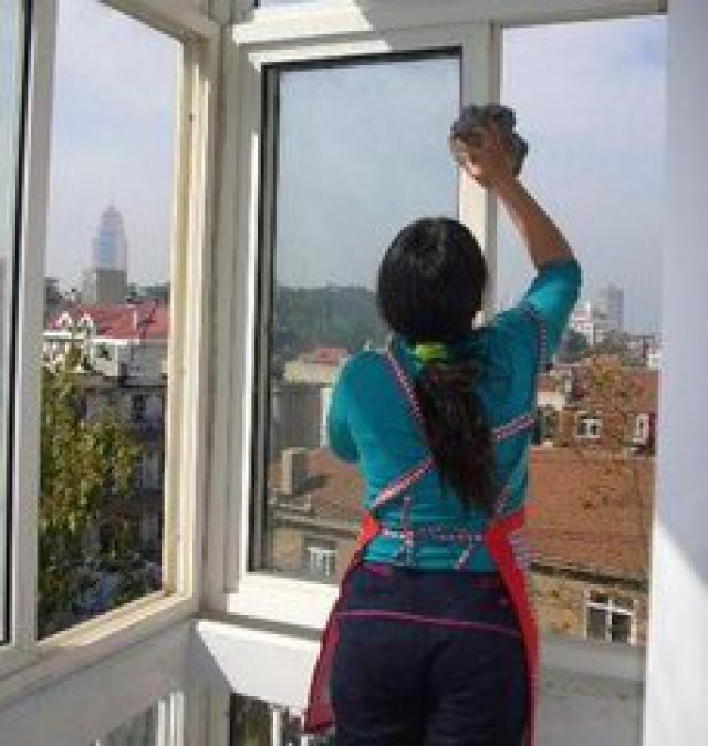 济南市丽洁家政公司专业家庭保洁清洗空调油烟机擦玻璃