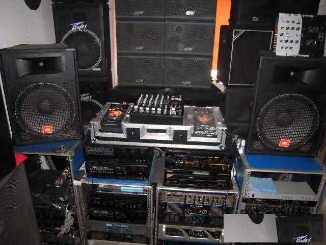 回收歌舞厅，酒吧ktv音响设备，家用进口音箱功放，灯光，投影