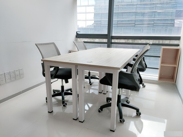 小户型即租即用，适合1-6人办公，桌椅空调网络均配置齐全