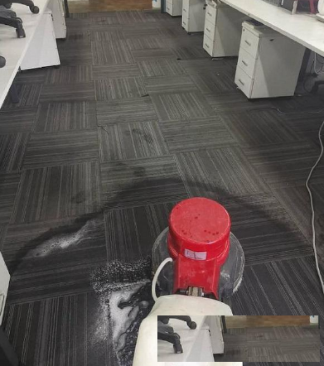 广州天河员村上门洗地毯公司，办公室地毯清洗，地毡除尘除异味