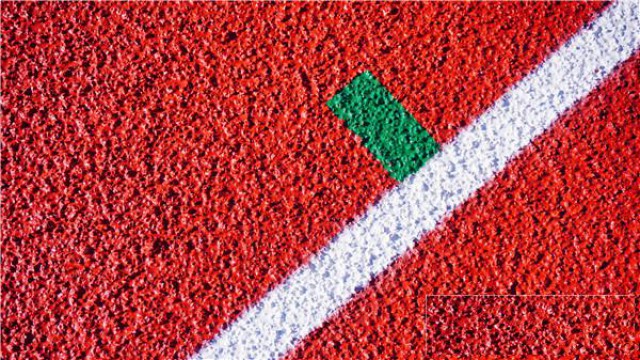 塑胶跑道面漆喷涂前为什么要进行分色围蔽