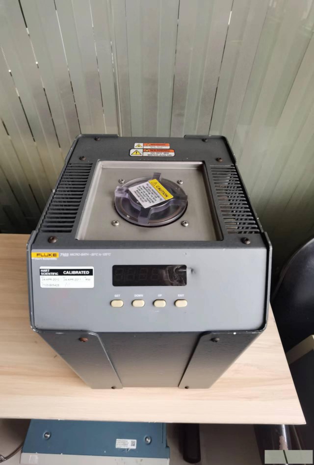 福禄克FLUKE7103微型恒温槽便携式发生器