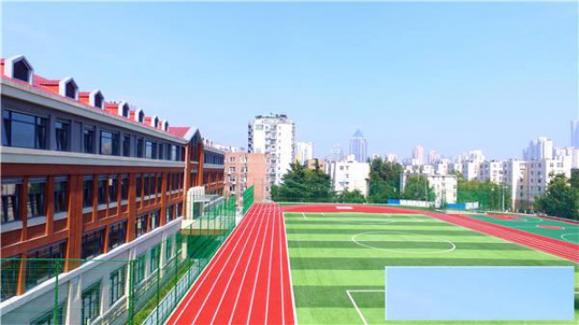 一个标准的塑胶跑道的工期