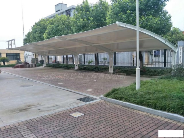 上海亭林镇钢结构汽车棚-燕雨膜结构工程专业生产厂家