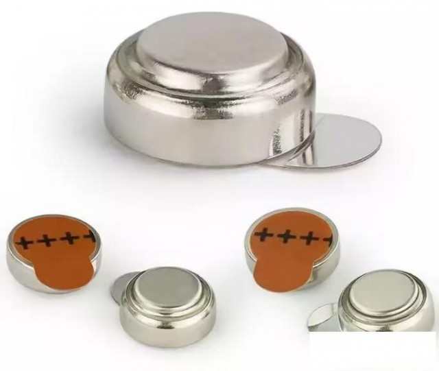 助听器新电池上的贴纸有什么用？