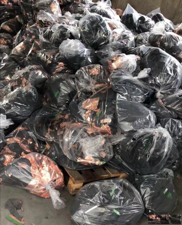 大量回收各类废旧三元铁锂极片废料电池废料等聚合物