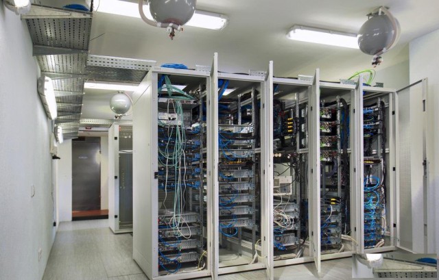 回收机房设备，酒店设备，工厂机械，中央空调商场电梯、废旧电脑