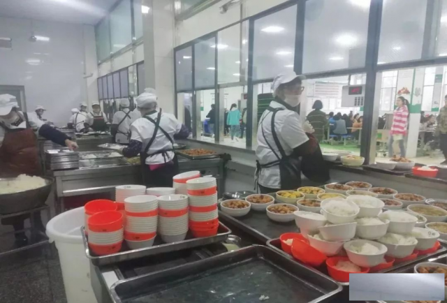 特佳铺236沧县孟村中学食堂档口出租，不要房租