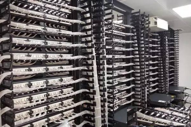 专业回收服务器交换机磁盘阵列小型机刀片服务器网络设备