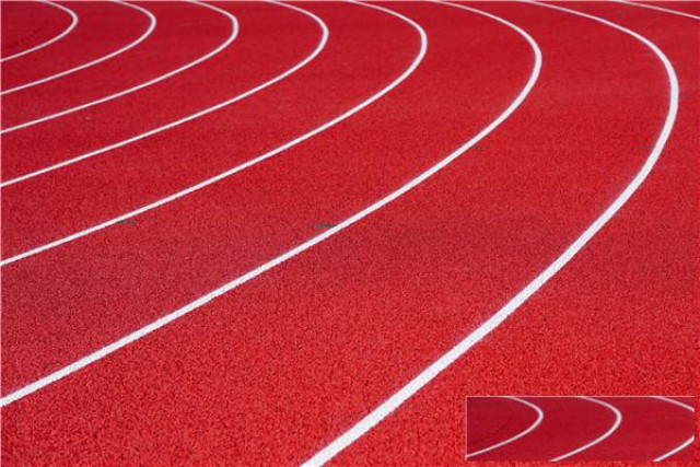 塑胶跑道如何科学清理