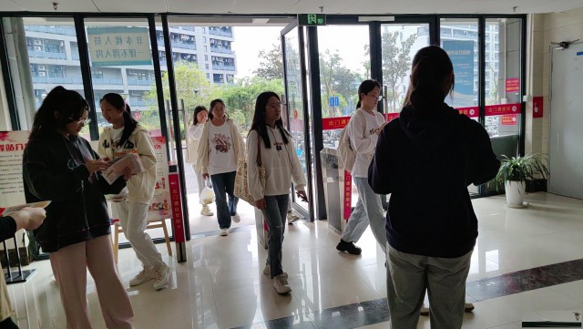 哪个牌子的自动售货机品牌好吧啦熊无人售货机免费投放合作