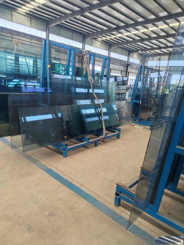 鼎旭玻璃承接大小工程钢化玻璃中空玻璃