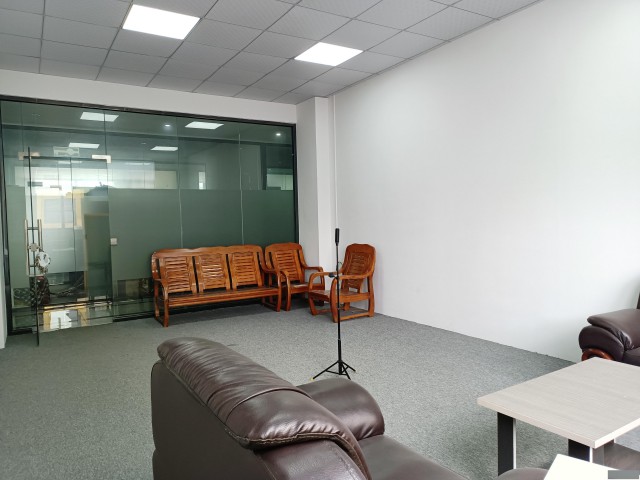 小面积办公室10方精装修可注册公司可开户可开票