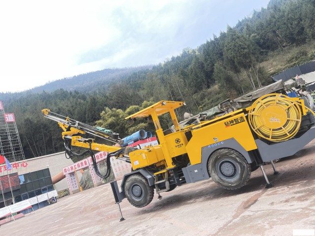 重庆多臂掘进台车