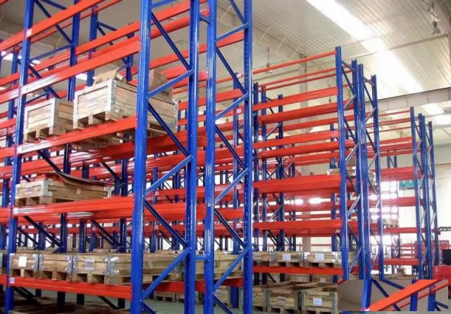 二手货架回收大量收购库房中型重型高位货架托盘叉车回收