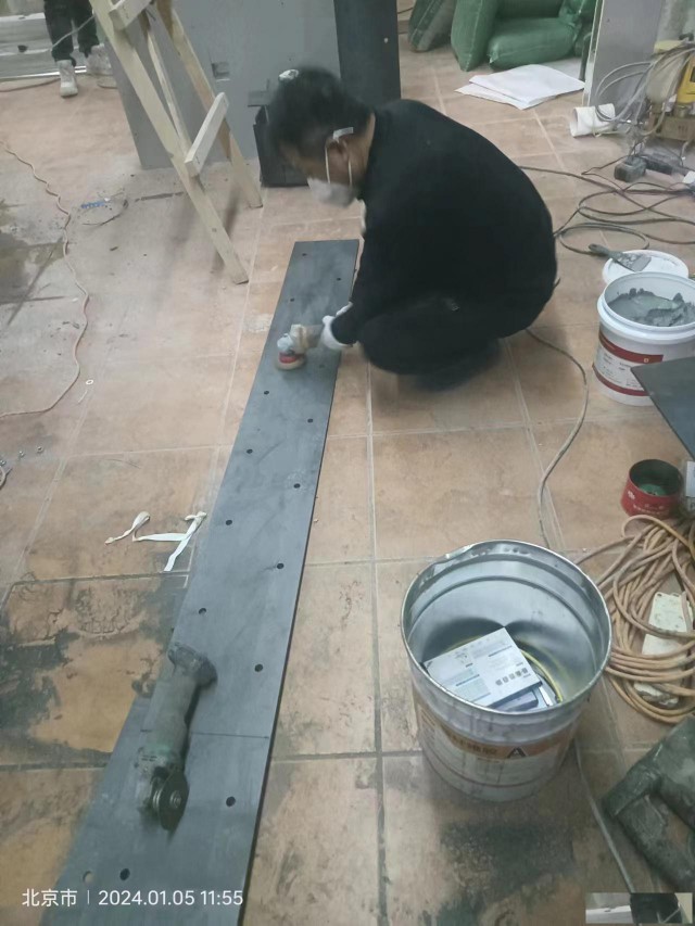 朝阳区外飘窗裂缝渗水堵漏施工