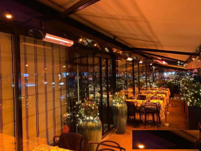 户外餐厅的好朋友伟而特