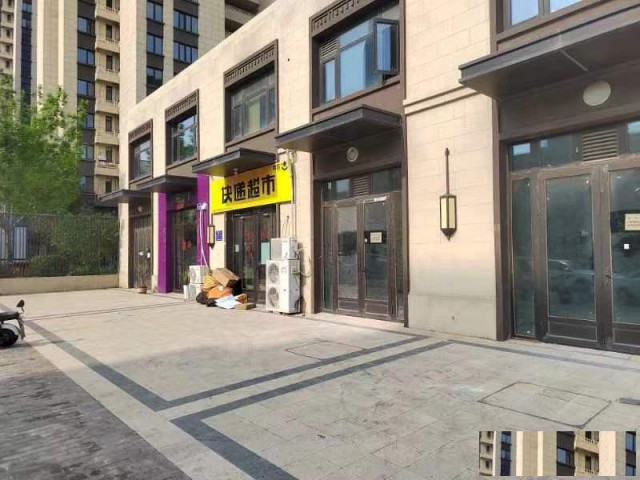 特佳铺编号2429新华区悦隽风华东门第一间门市出租