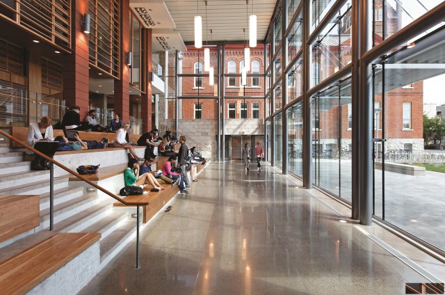 人大与加拿大女王大学金融硕士留学归国金融人的重要桥梁枢纽