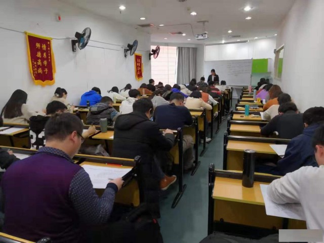 江苏新闻出版学校网络新闻与传播的考生五年制专转本可报志愿分享