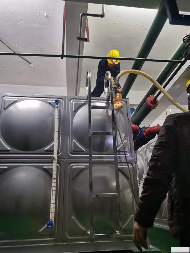 江门市蓬江洗水池公司，小区供水池清洗，蓄水箱清洁