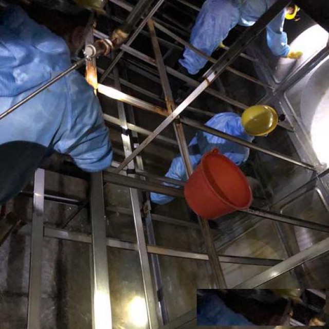 东莞东城洗水池公司，上门清洗生活水池，蓄水箱清洁消毒