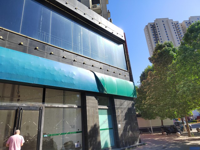 特佳铺编号2432新华区金龙广场临街门面出租